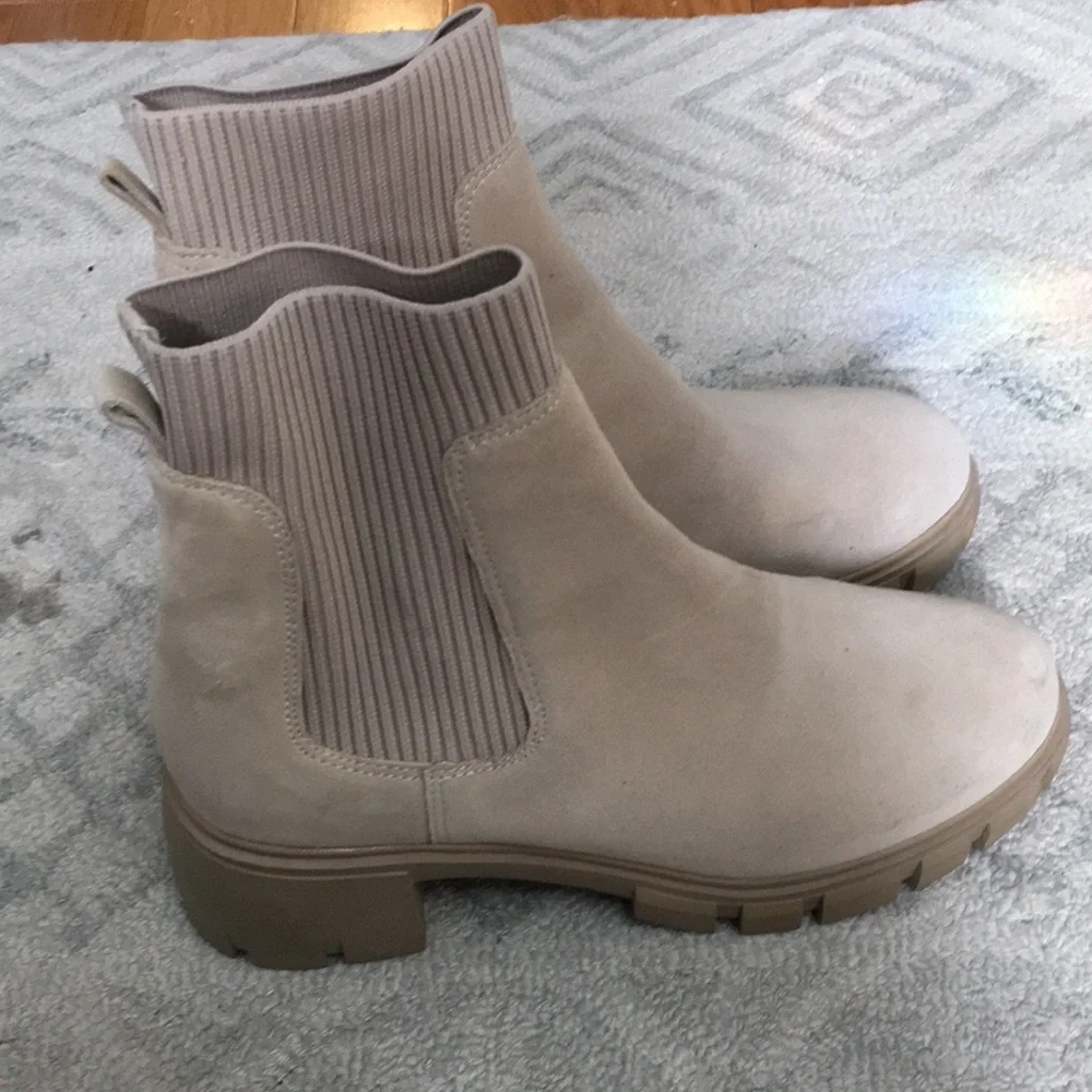 Beige Steve Madden Hayle suede heeled boots - Picture 2 of 5